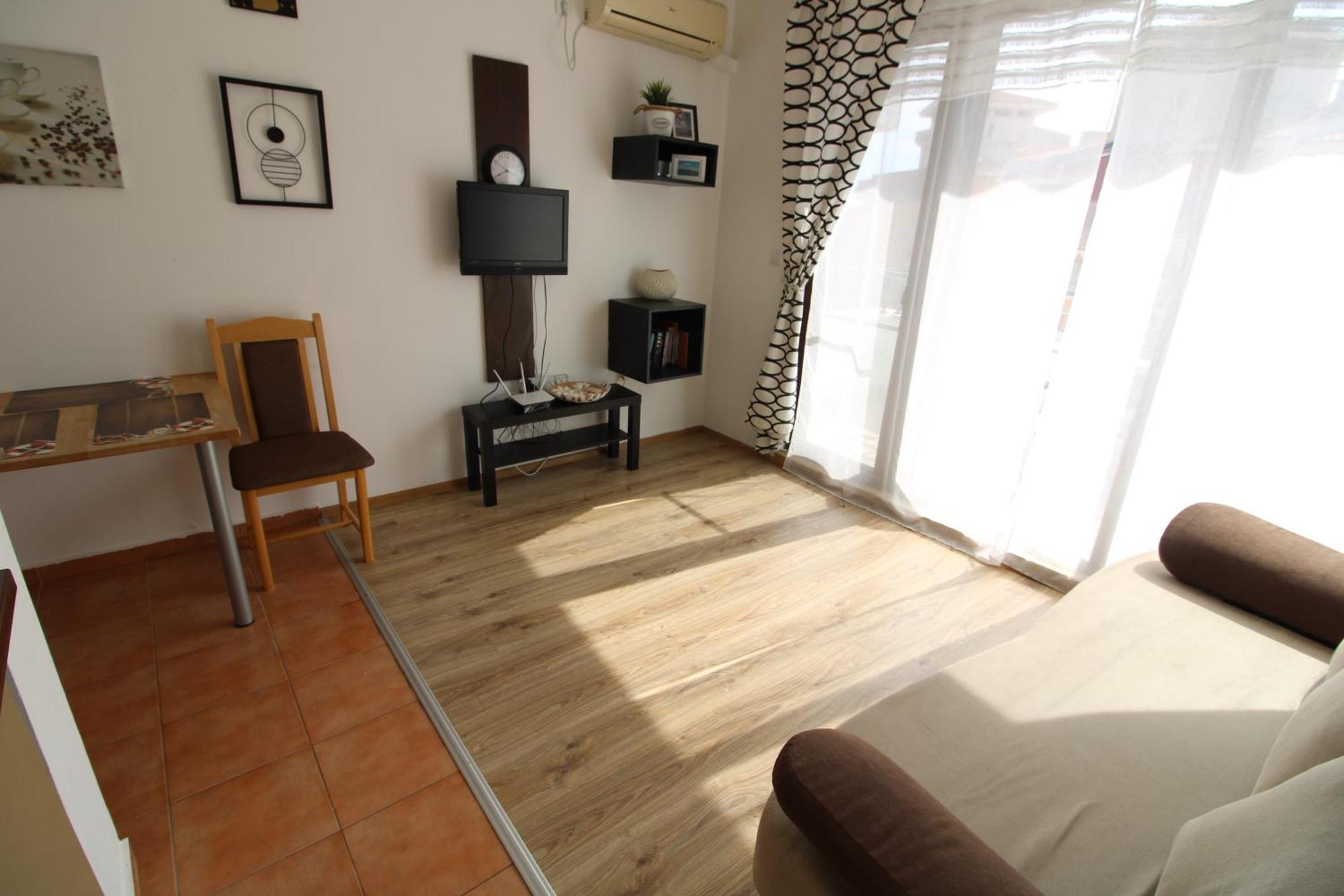 Menada Aheloy Apartments Bagian luar foto
